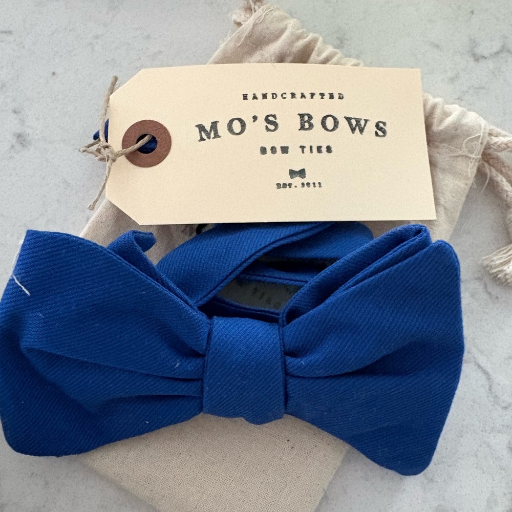 Blue pre-tied Mo's Bows Bow Tie in Drawstring Bag